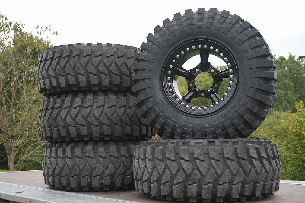 Beadlock Challengers with 35" Maxxis Trepadors