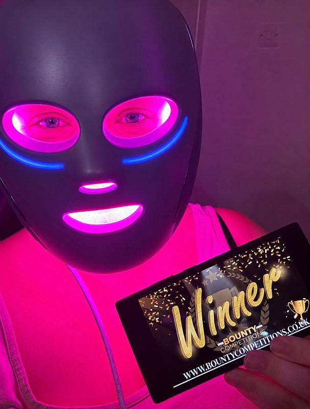 🎭 Shark CryoGlow Plus LED Mask + Lookfantastic Beauty Advent Calendar 🎭