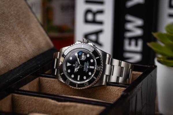 ROLEX BLACK SUBMARINER 41MM OR £8000