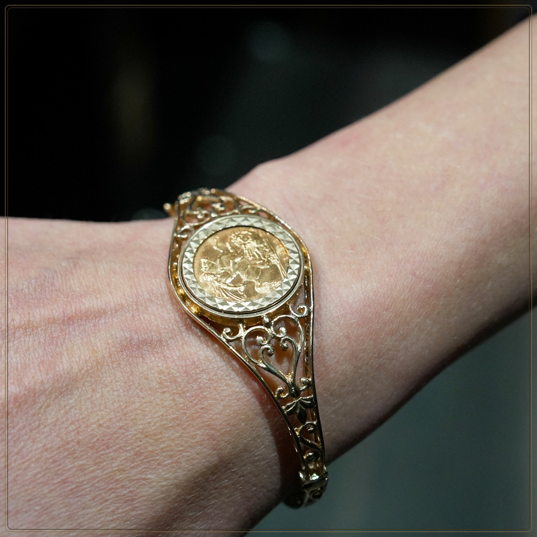1982 HALF GOLD SOVEREIGN 9CT BRACELET + 10 SILVER INSTANT WINS
