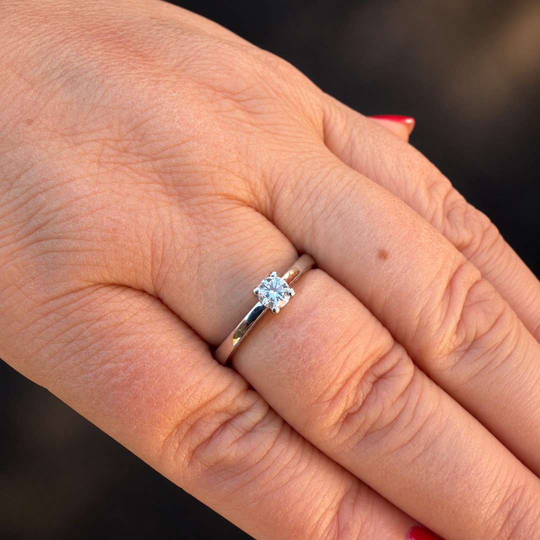 0.26CT CERTIFICATED NATURAL DIAMOND 18CT WHITE GOLD SOLITAIRE RING