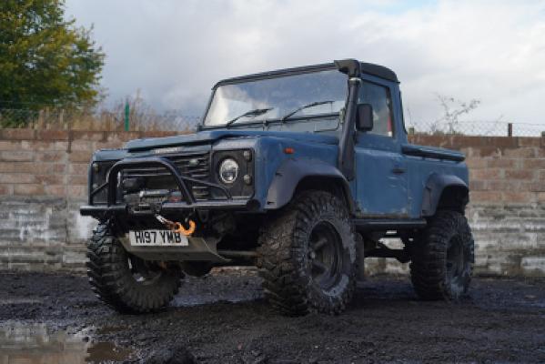 Land Rover Defender 90 Blue